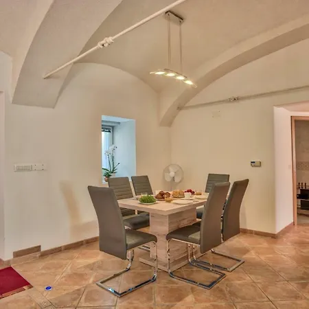 Apartment Pod Velbi *